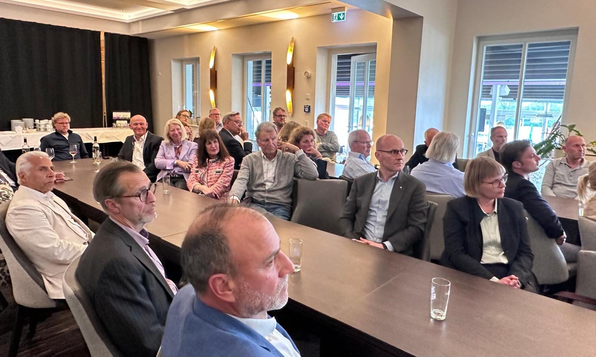 Hoell Am Main Rüsselsheim Esterno foto